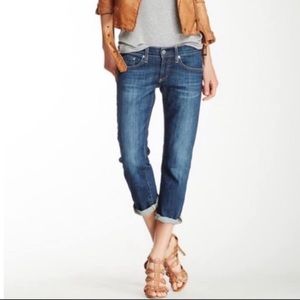 The tomboy crop: relaxed straight crop Jean